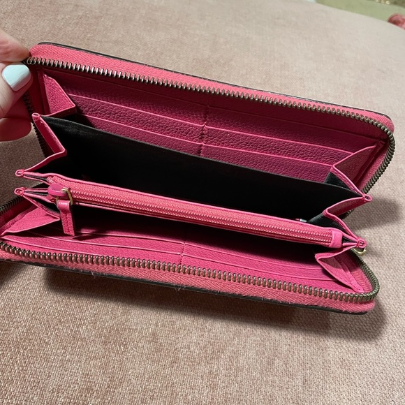 Gucci Pink and Green Striped Long Zip Wallet VGUC - Picture 4 of 8